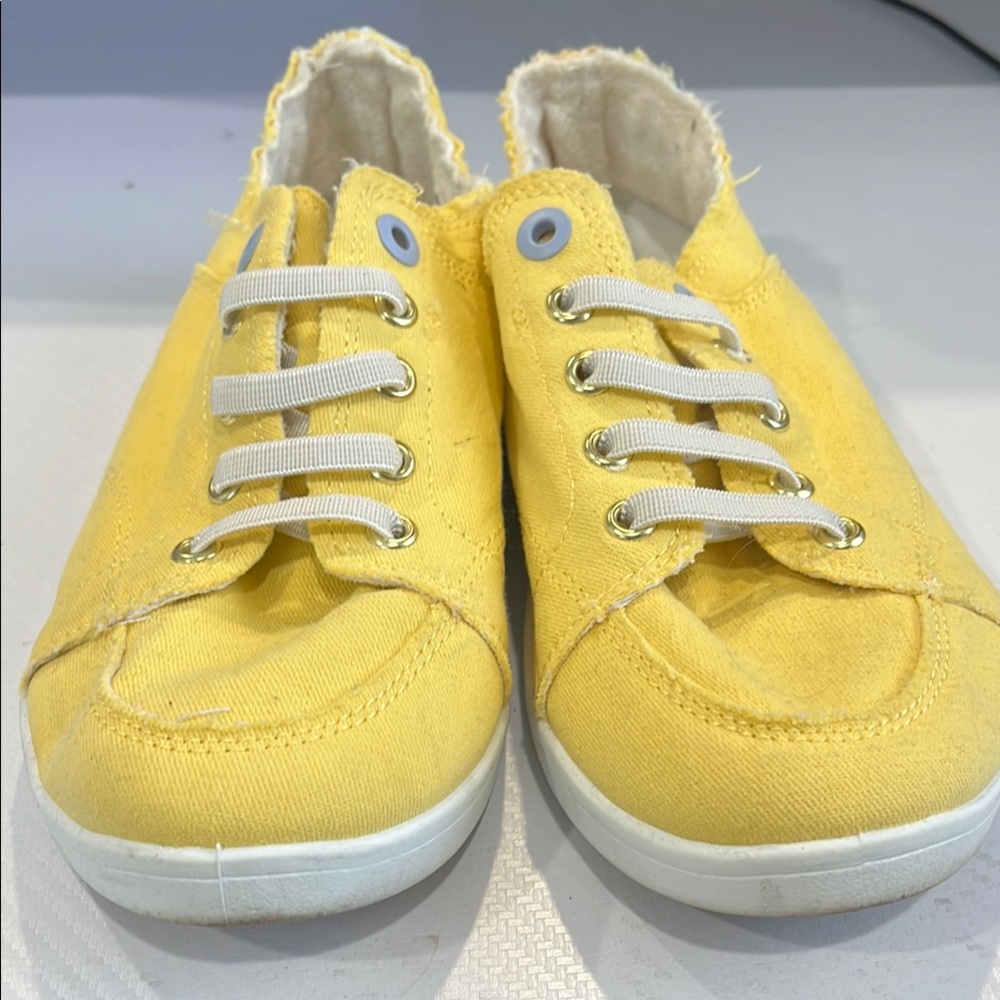 Vionic Beach Pismo sneakers 8.5